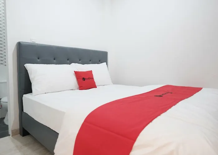 RedDoorz near Taman Palem